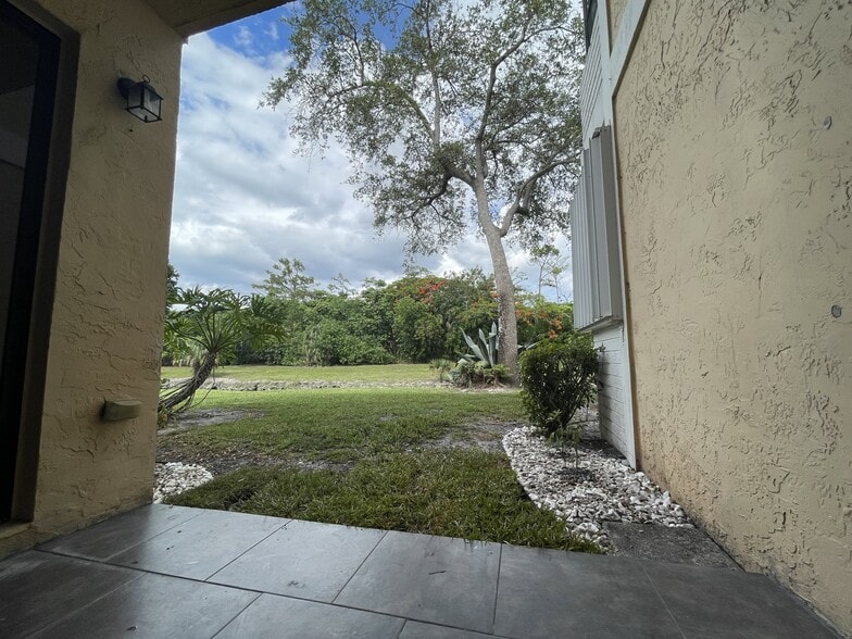 Building Photo - 5661 Riverside Dr
