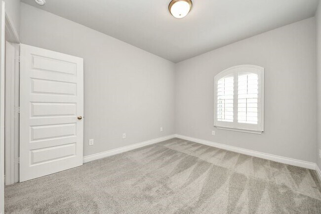 Building Photo - 28045 Woodland Bend Way