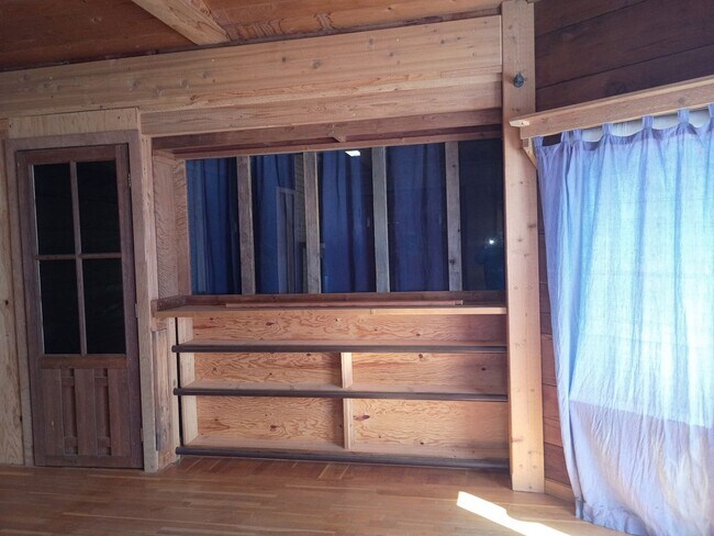 Building Photo - Cabin In the Wood!