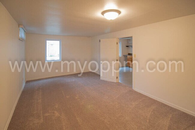 Building Photo - 4 bedroom house with new appliances | 132n...