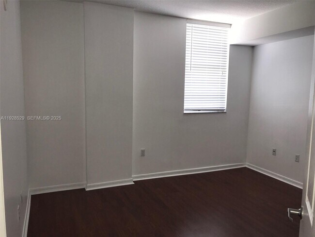 Building Photo - 115 SW 11th St