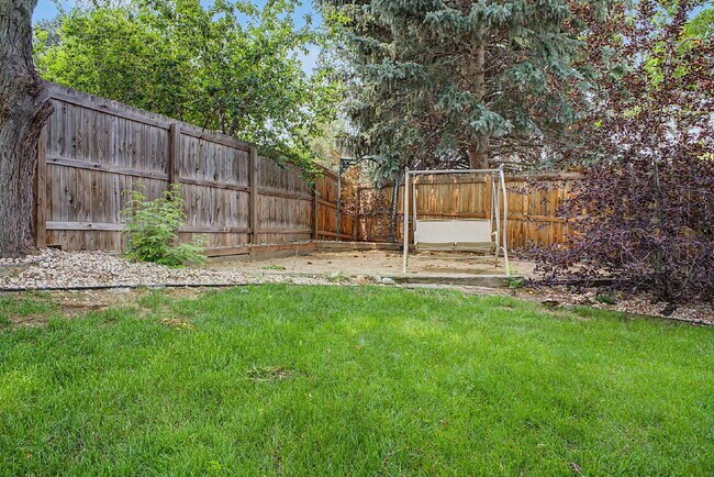 Building Photo - "Spacious 4-Bedroom Oasis with 4 Full Baths in Prime Englewood Location – 3306 Sq. Ft. of Comfort...