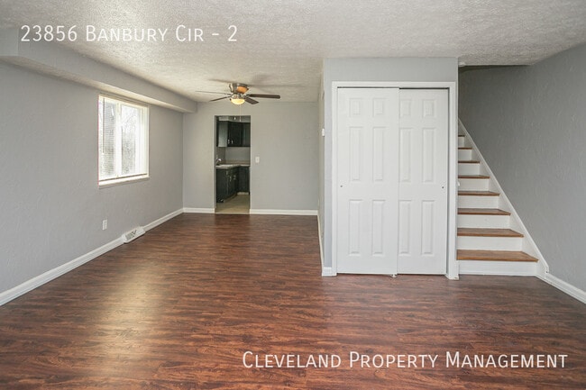 Building Photo - Updated 3 Bedroom Banbury Condo