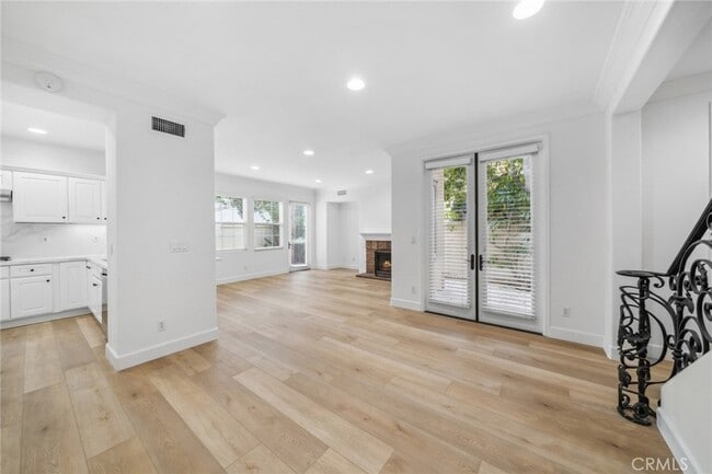 Building Photo - 236 Terra Cotta