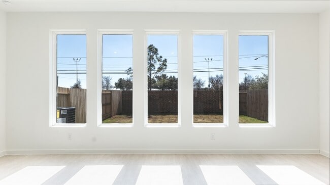 Building Photo - 2206 Diagonal Ln