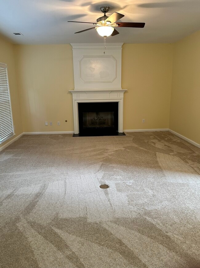 Building Photo - 420 White Rose Trce