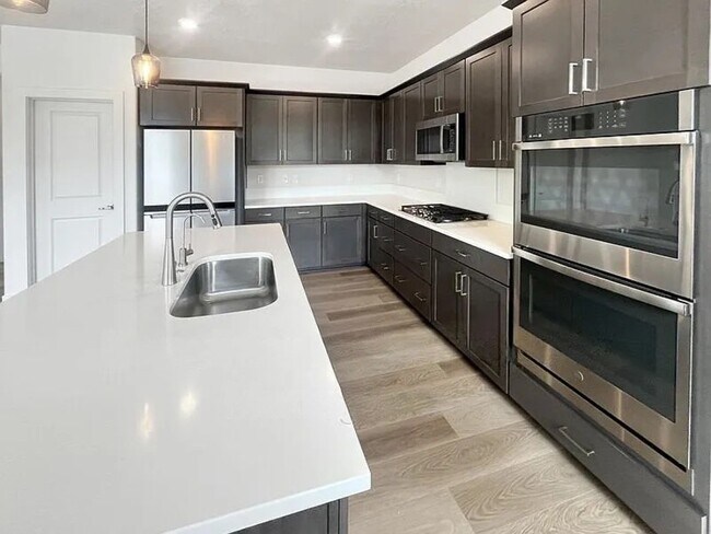 Building Photo - 5457 S Polaris Ave