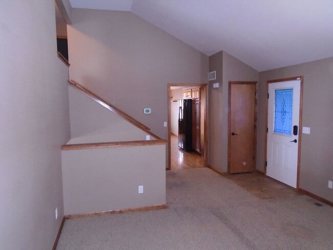 Building Photo - Beautiful Home Great Location