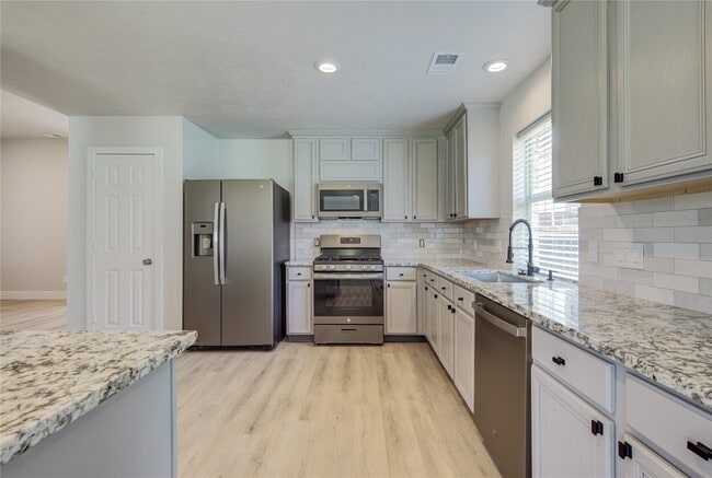 Building Photo - 4931 Lake Catherine Ct