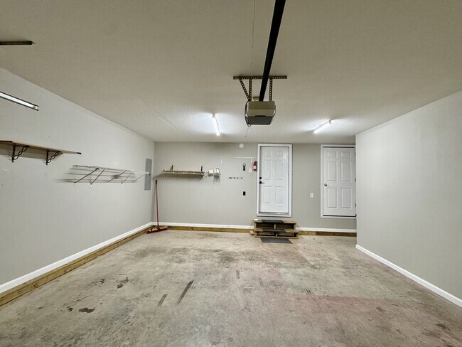 Building Photo - 513 Tanasi Cir
