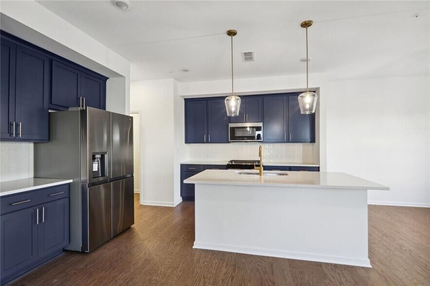 Building Photo - 727 Carmes Dr