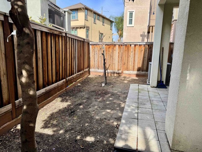 Building Photo - 2906 Worthing Common