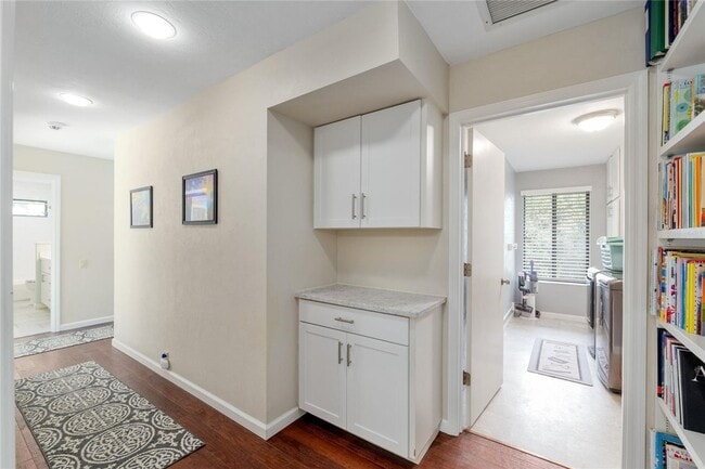 Building Photo - Beautiful Home in Landmark Woods