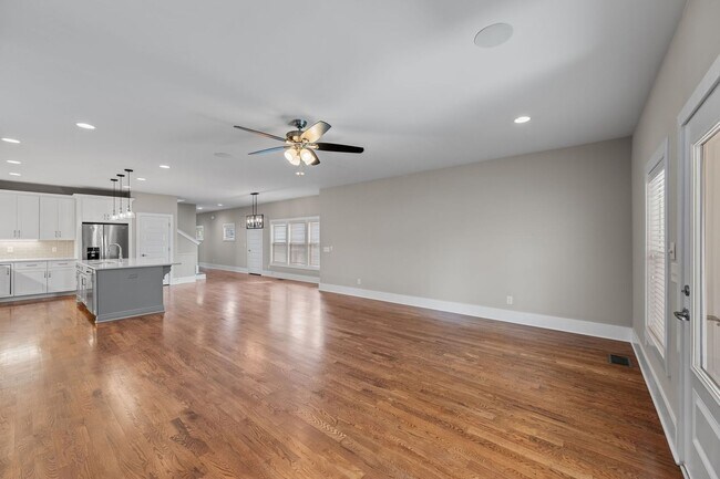 Building Photo - 835 Gale Ln