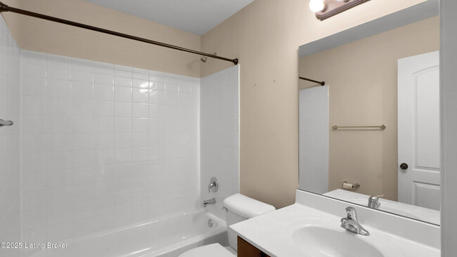 Building Photo - 17013 Green Crest Ln