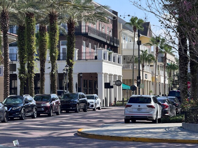 Building Photo - Bright and Inviting 3 bedroom, 2 Bath Condo in Desirable Baldwin Park