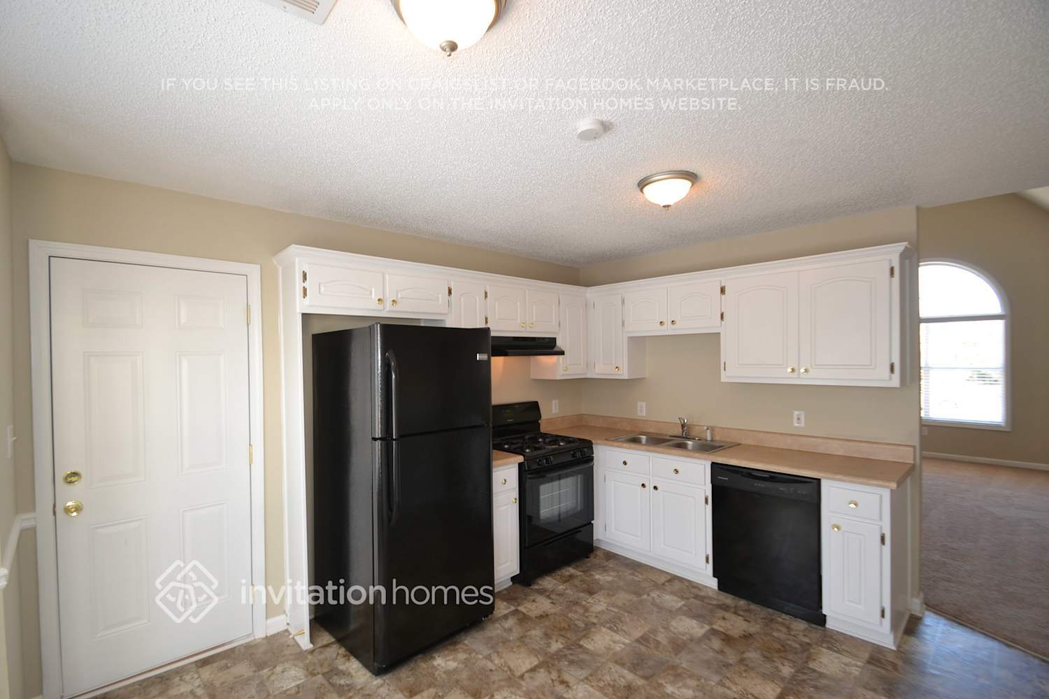 Building Photo - 1500 N Hampton Ct