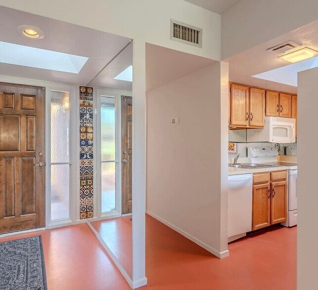 Building Photo - 2521 S Calle De Humes