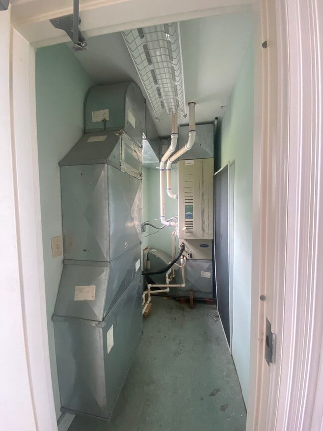 Building Photo - 9 Bed 5 Bath Historic Home - Commercial Use