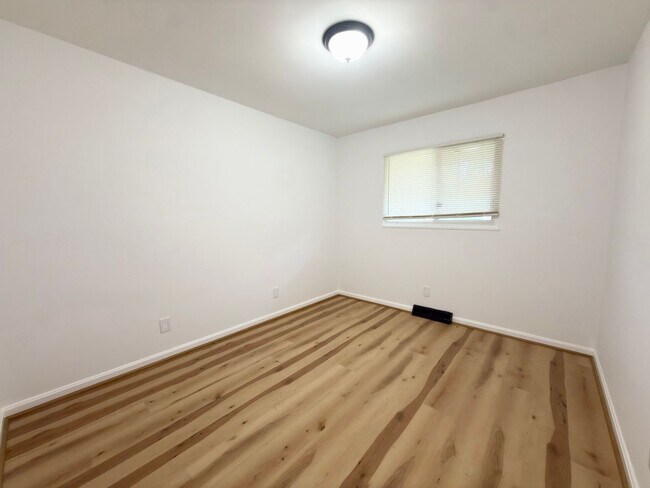 Building Photo - Cozy 3-Bedroom Home with Fenced Yard & Flexible Space – Cincinnati, OH