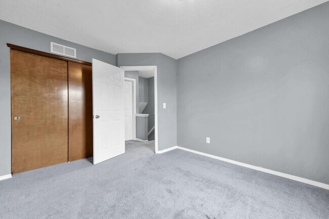 Building Photo - 8690 Kirkland Dr