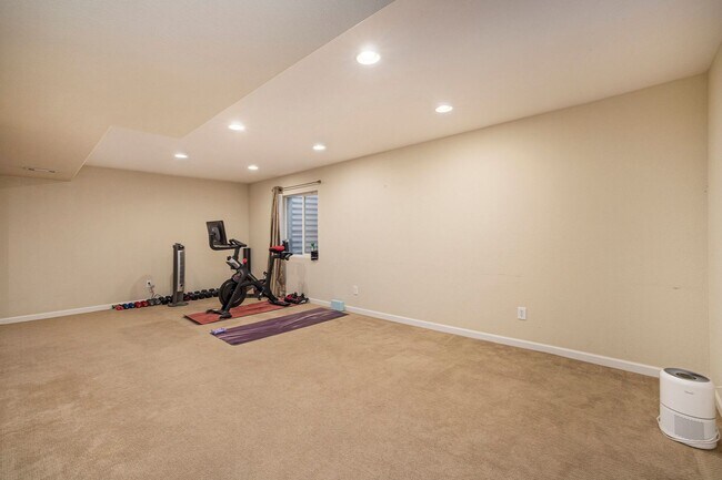Building Photo - Gorgeous 5 Bedroom 4 Bathroom Single-Family Home in Lowry
