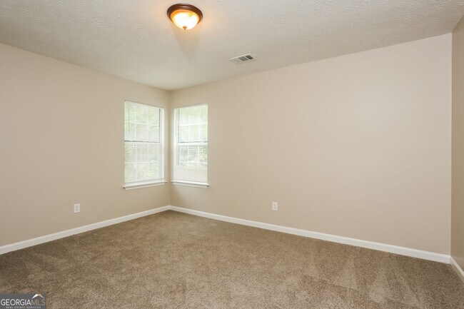 Building Photo - 661 Woodcrest Manor Dr