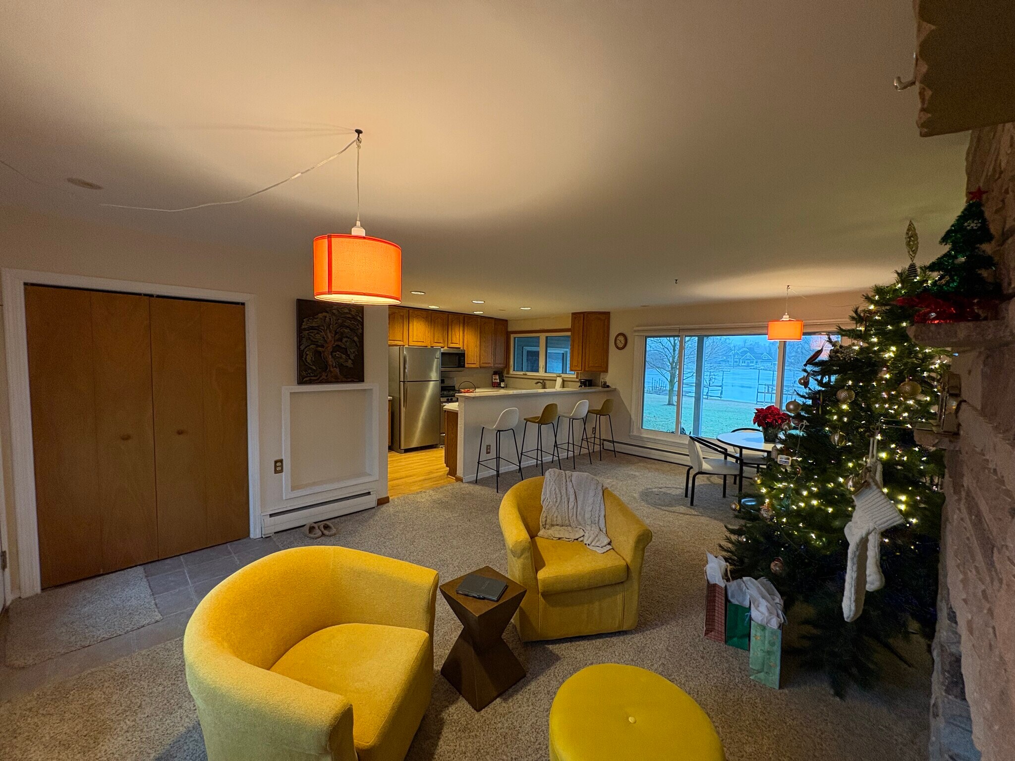 Living / Dining Room - 504 Burgess Dr