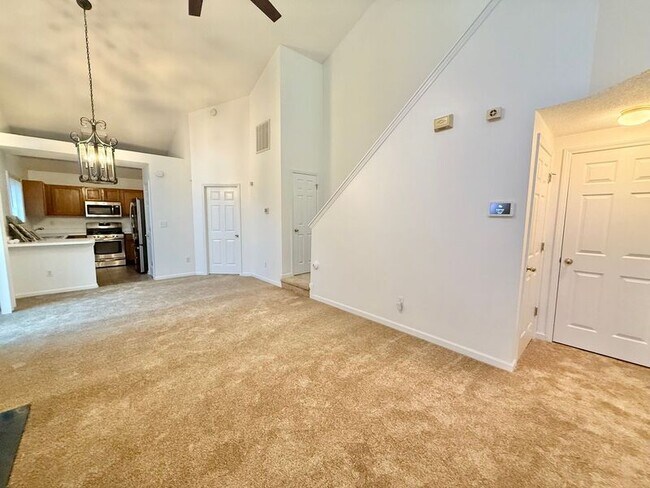 Building Photo - 1348 Beacon Village Dr