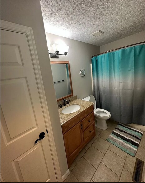 Building Photo - 5057 Gatehouse Way
