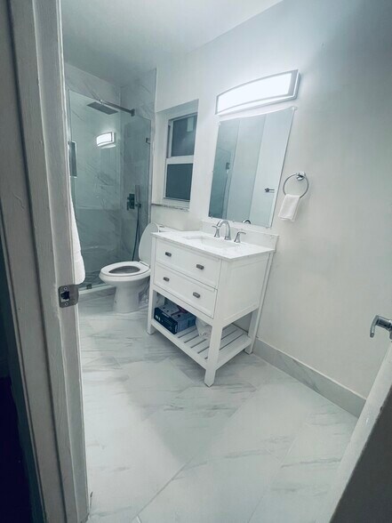 Master bathroom - 7911 SW 10th St