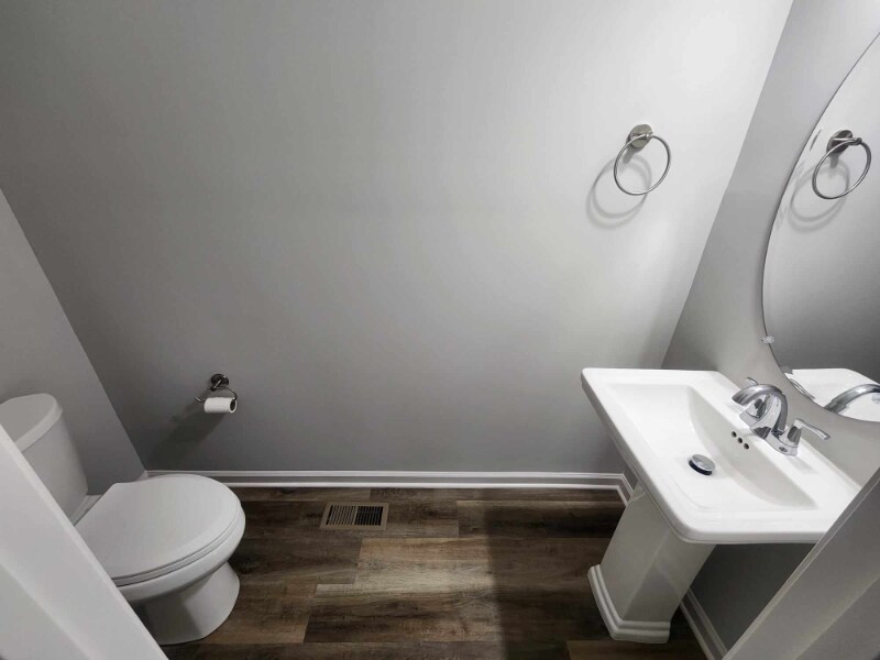 Building Photo - 421 College St