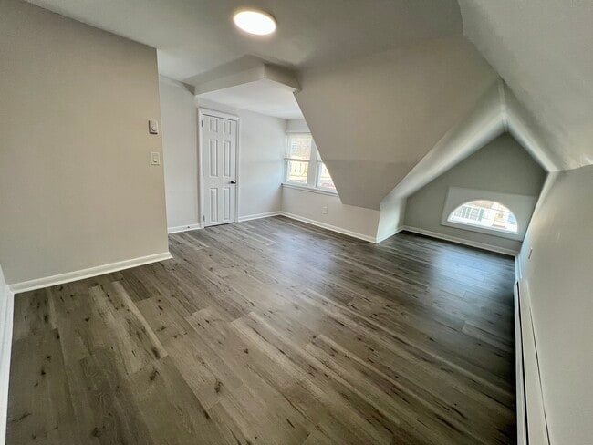 Building Photo - 4th Street