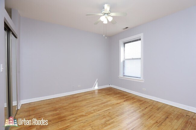 Building Photo - 2407 W Wilson Ave