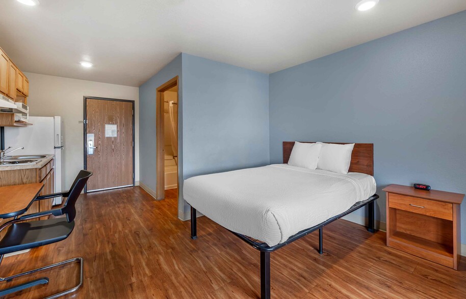 Building Photo - Furnished Studio-Wichita - North