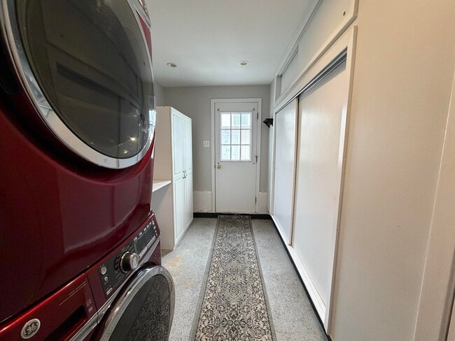 Building Photo - 7 Whitman Ave