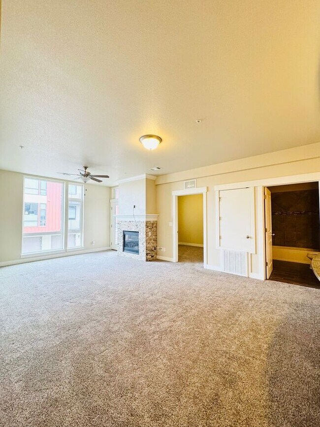 Building Photo - Gorgeous Flats at Rigden Farm 2bed 2bath Condo