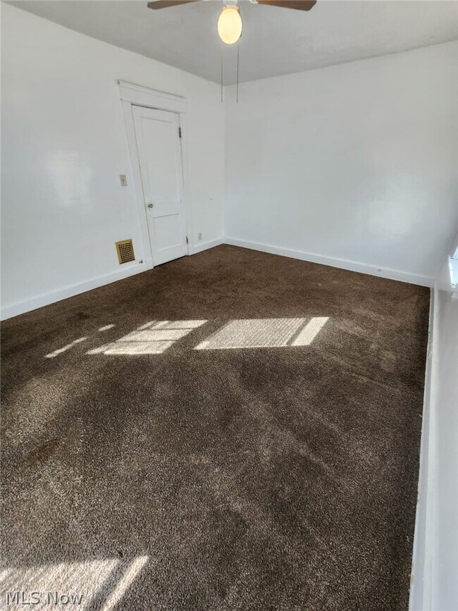 Building Photo - 2859 Avondale Ave