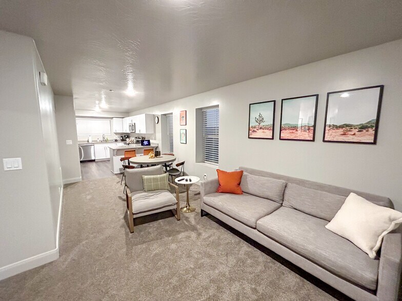 Building Photo - 128 N Lone Rock Dr