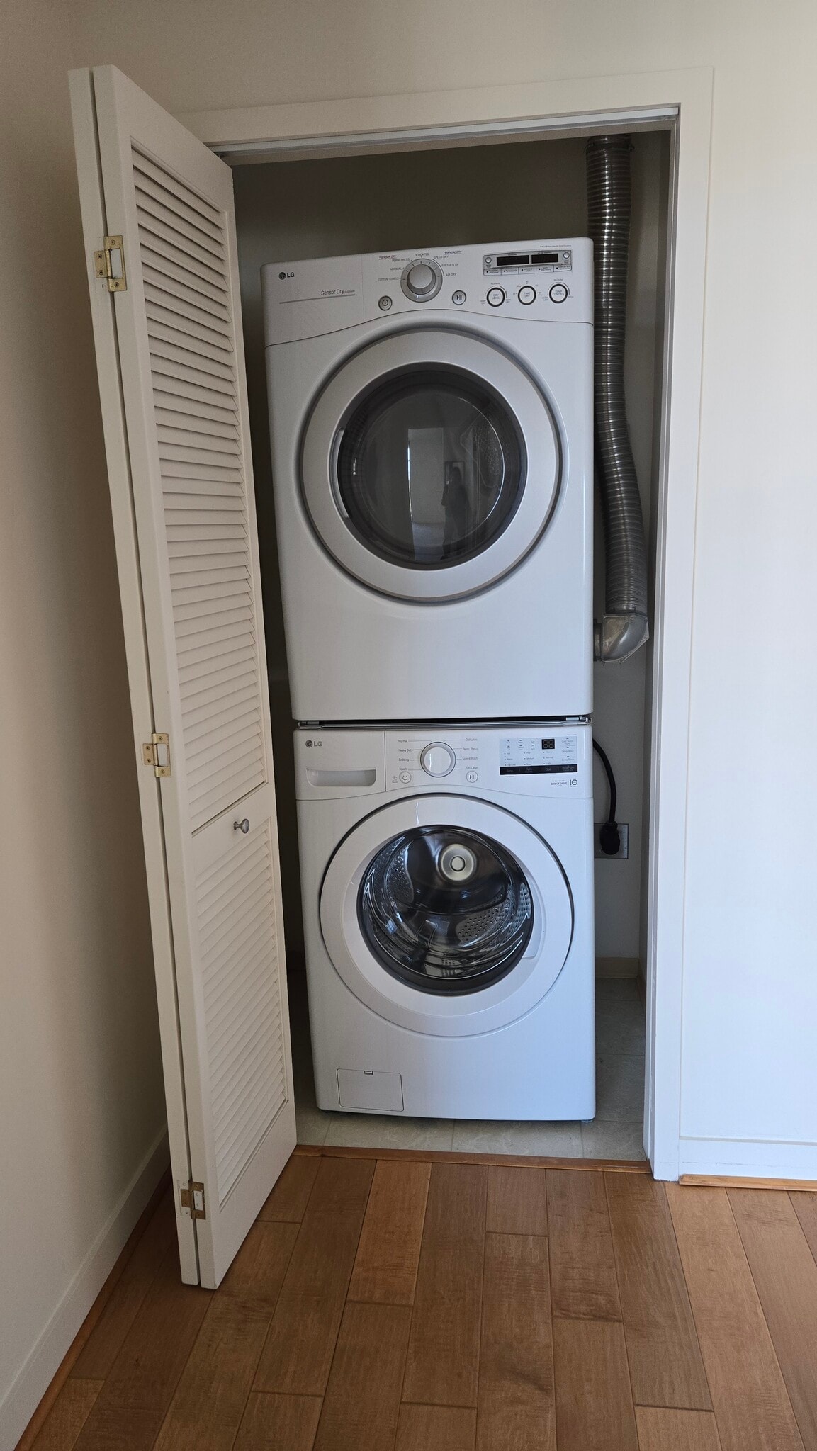 Washer and dryer in unit - 175 W Saint James St