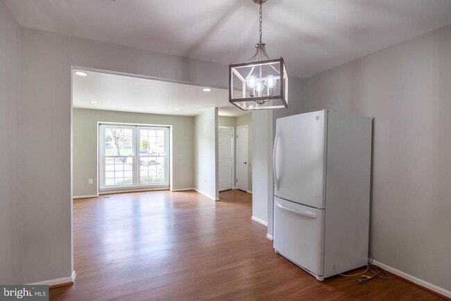 Building Photo - 9709 Lakepointe Dr