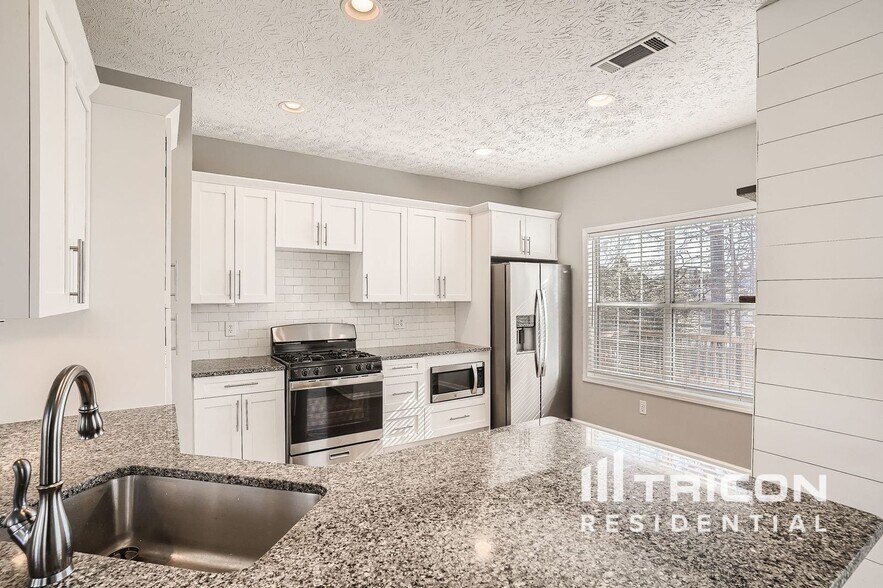 Building Photo - 210 Boca Ciega Ct