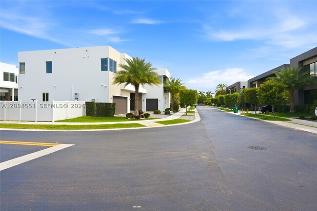 Building Photo - 7525 NW 103rd Pl