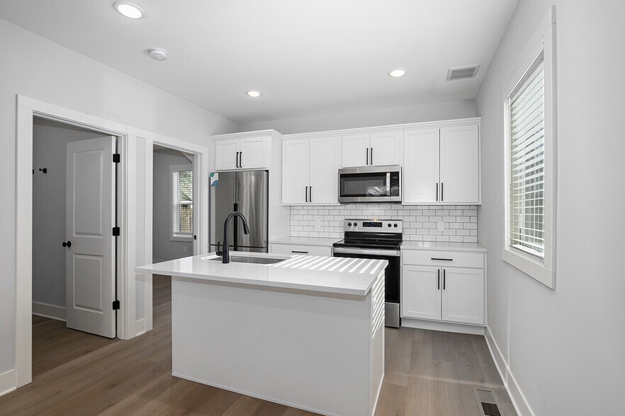 Building Photo - 415 11th St NW