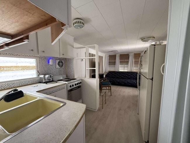 Building Photo - 21 Ruthmary Ave