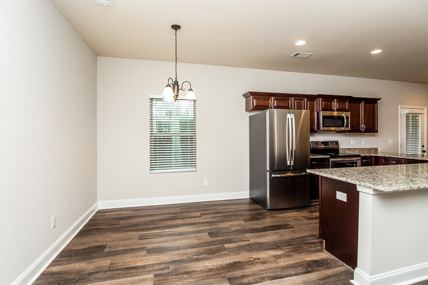 Building Photo - 1161 Pebble Ridge Dr