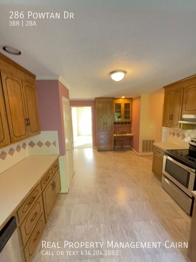 Building Photo - Spacious 3 Bedroom 2 Bath With 2 Car Garag...