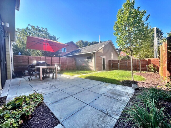 Building Photo - 130 Home St