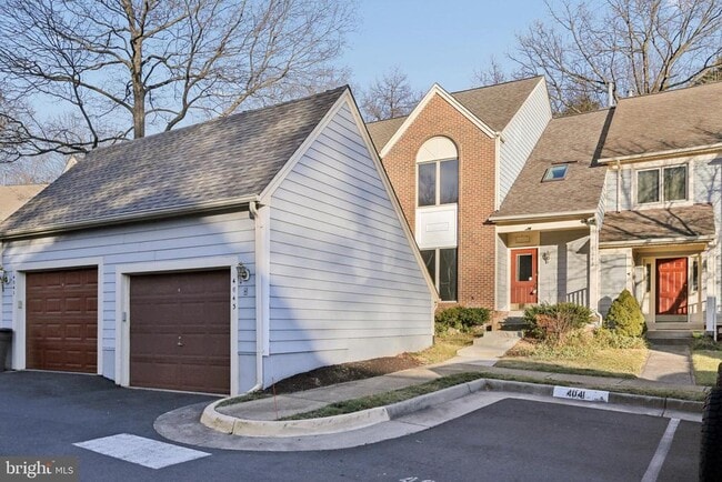 Building Photo - 4043 Lake Glen Rd