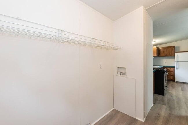 Building Photo - Well Maintained Three Bedroom Home!